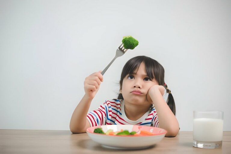 Anak Susah Makan? Ini Cara Mengatasinya Agar Tumbuh Optimal [Waktu Baca 2 Menit]